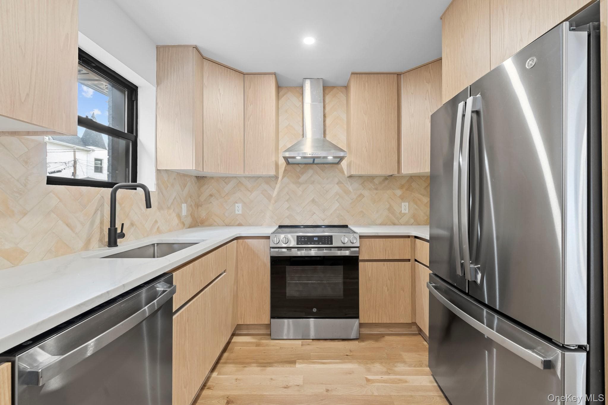 131 Arlington Avenue thumbnail 4