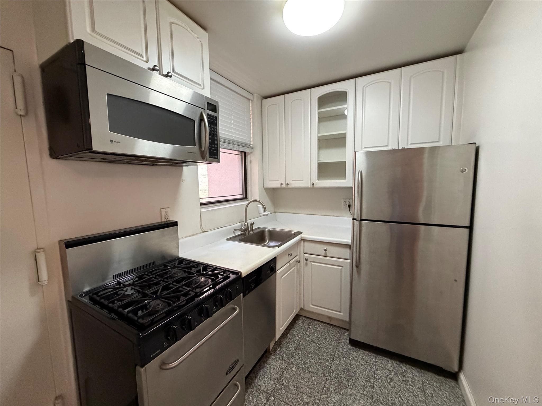 142 E 49th Street Unit: 5B thumbnail 4