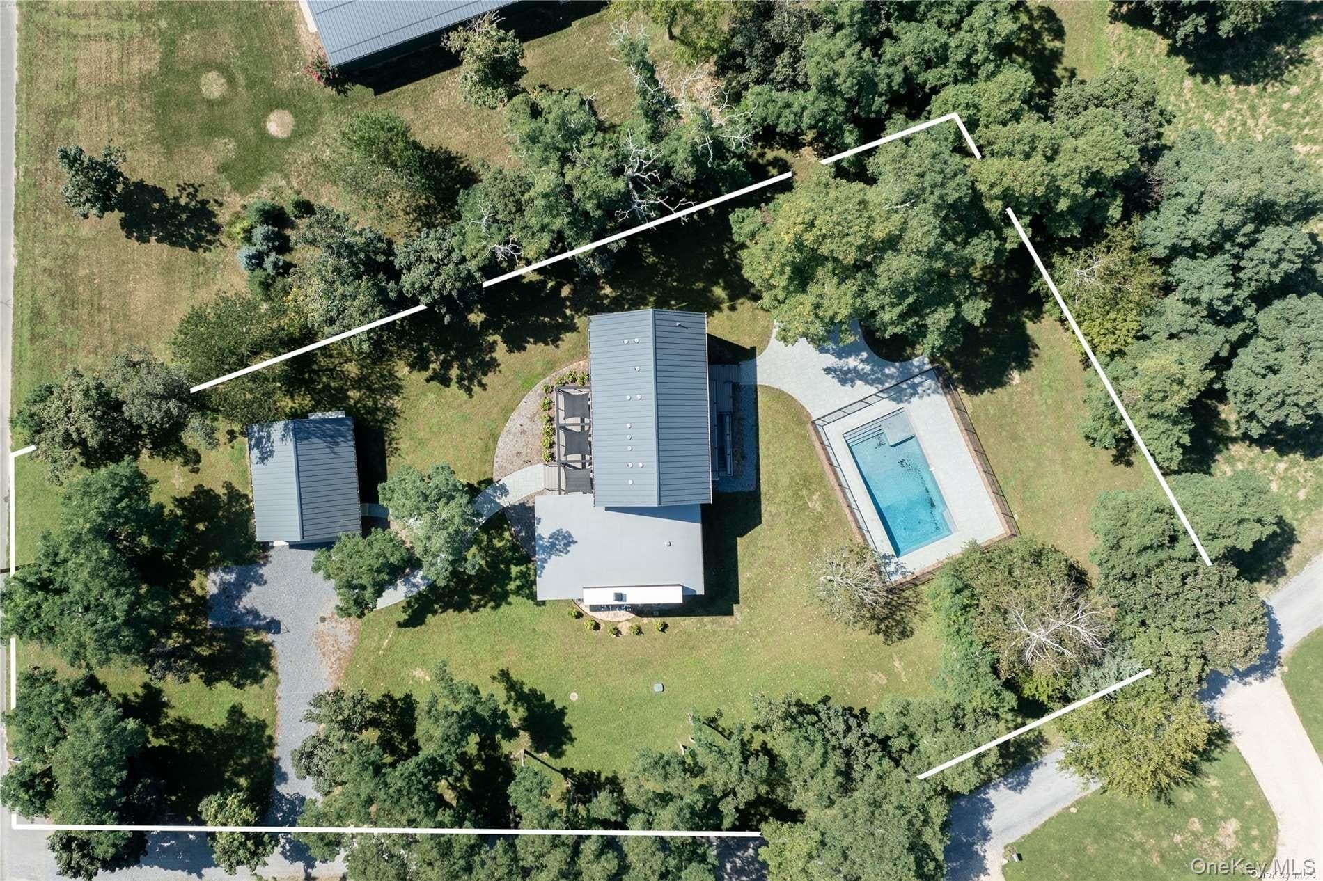 290 Windward Road photo 1