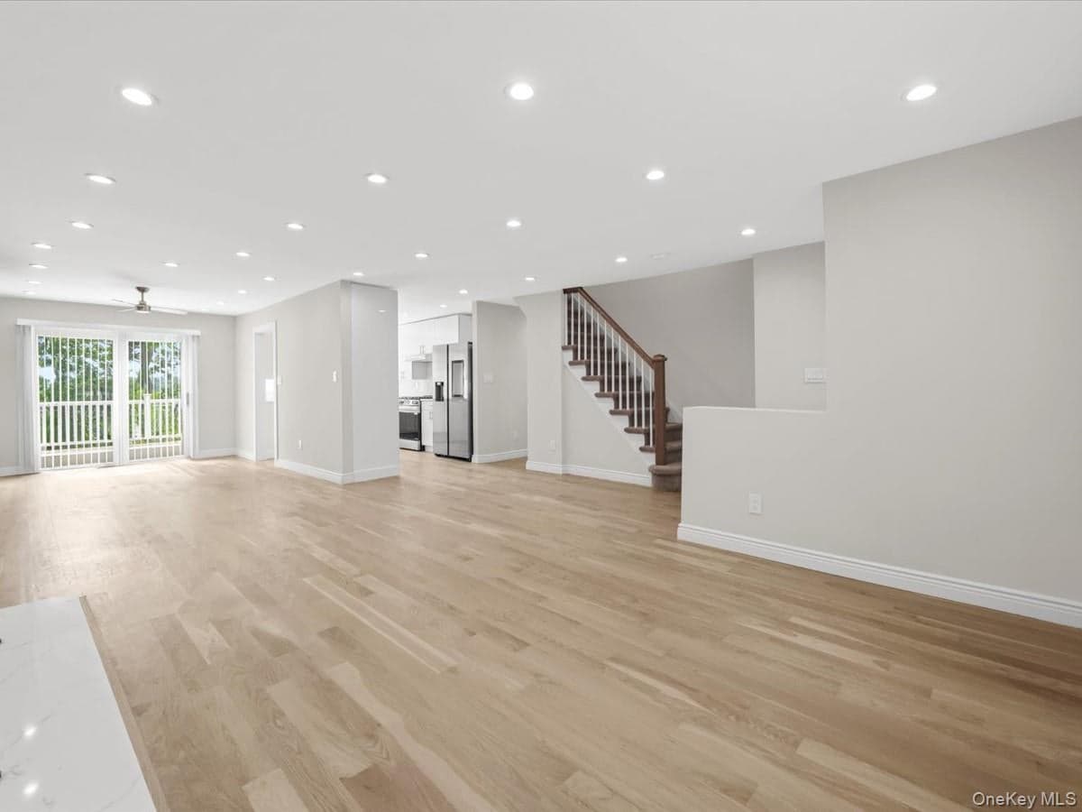 10 W Terrace Road, Great Neck