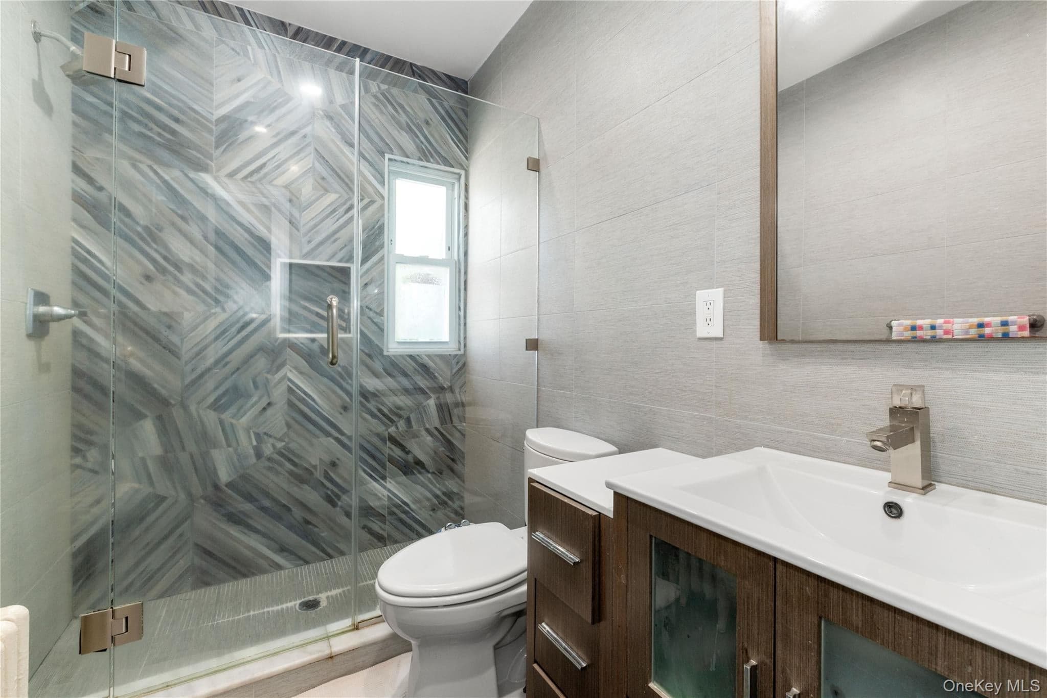 381 Woodmere Boulevard thumbnail 10