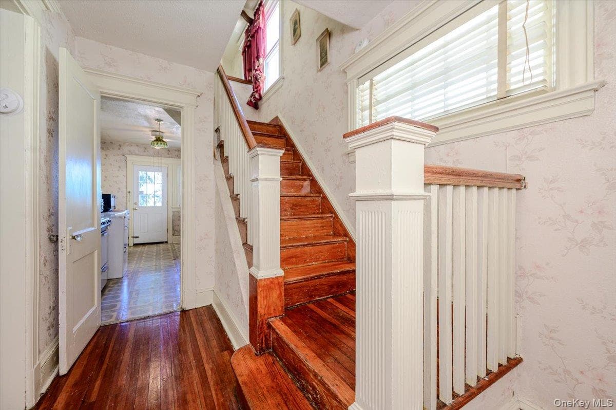 548 Davis Avenue thumbnail 3