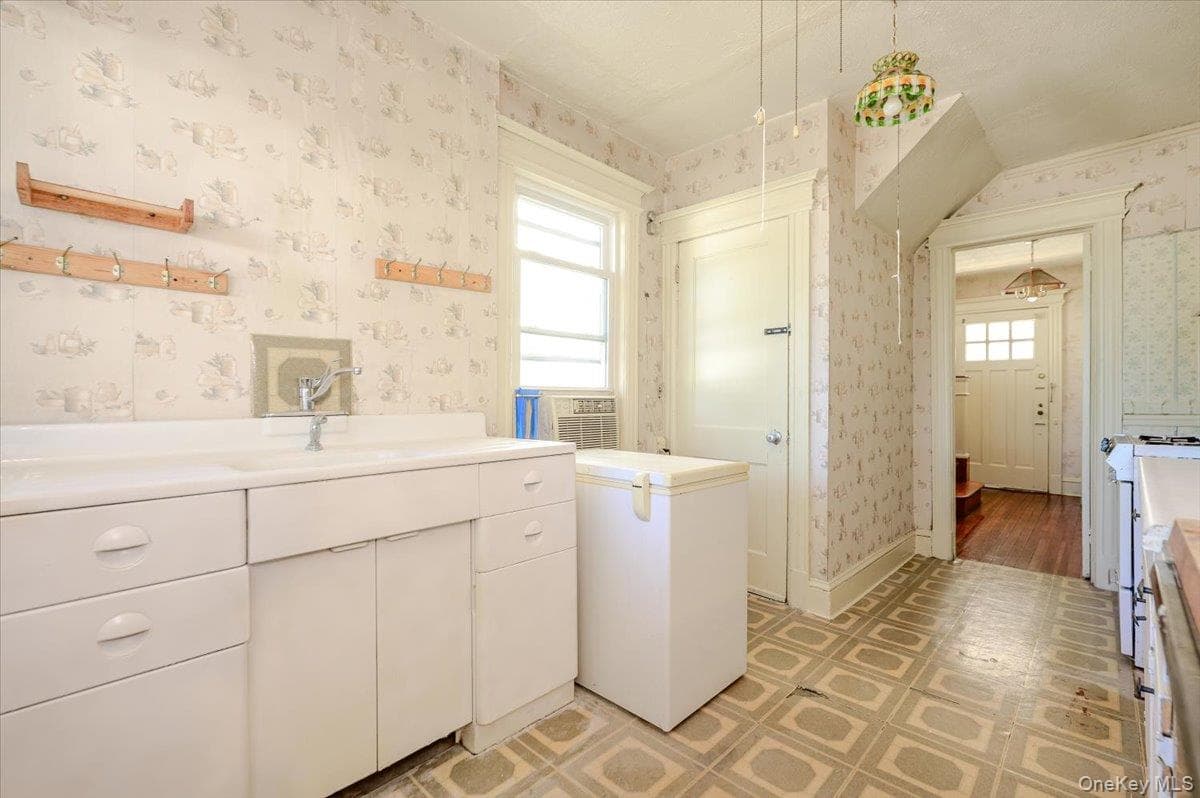 548 Davis Avenue thumbnail 10