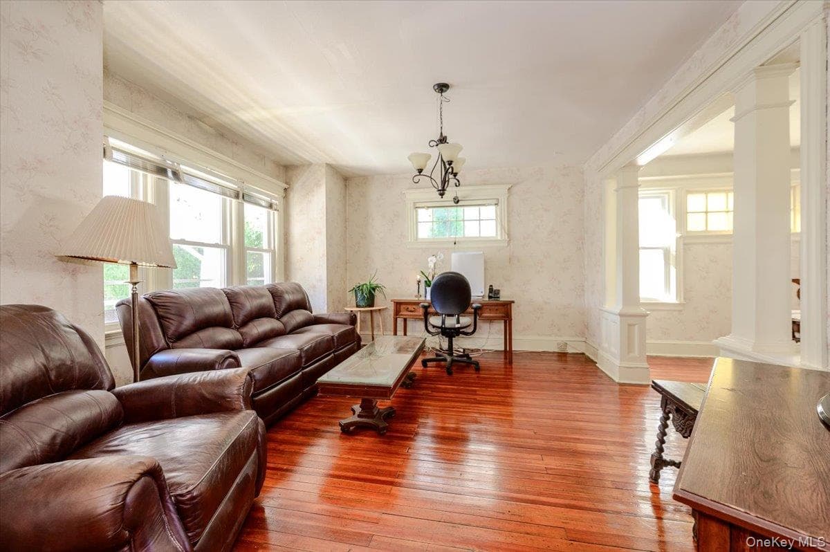548 Davis Avenue thumbnail 4
