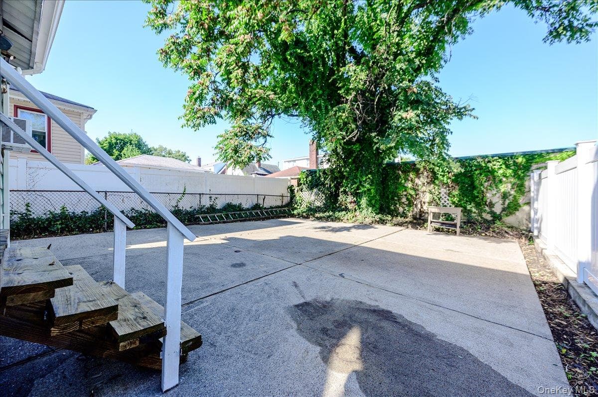 548 Davis Avenue thumbnail 16