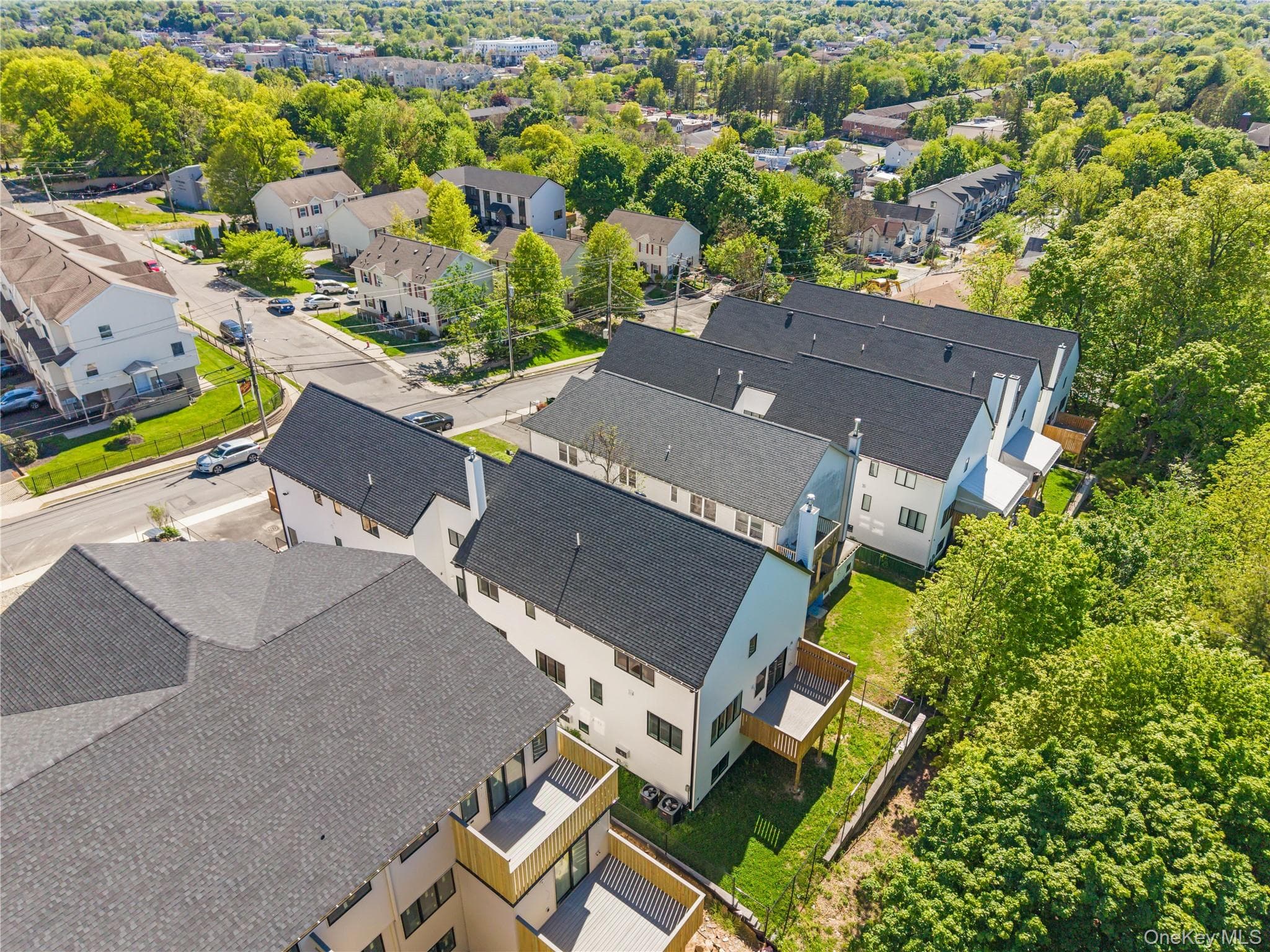 37 Ewing Avenue Unit: 202 thumbnail 4