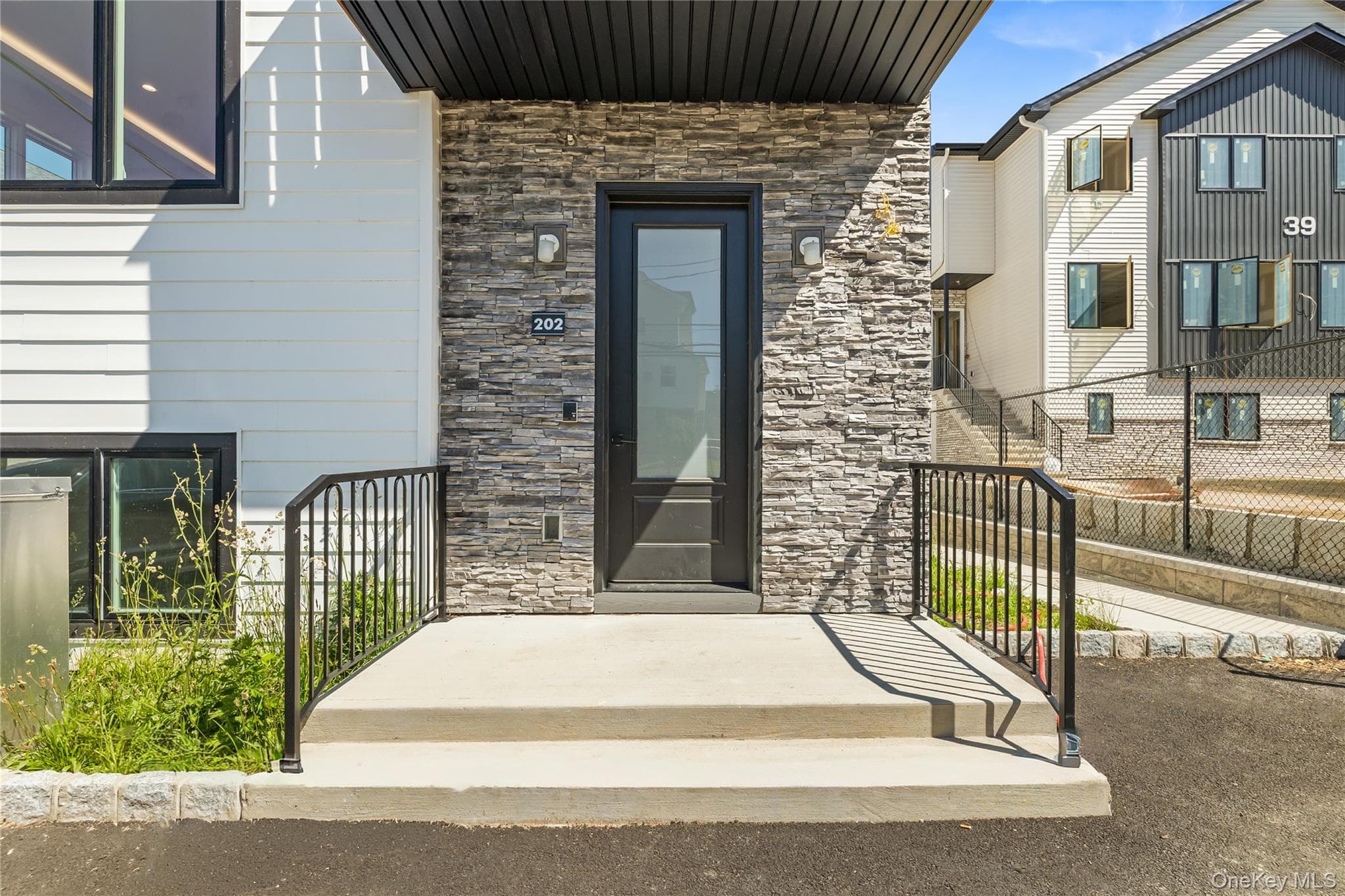 37 Ewing Avenue Unit: 202 thumbnail 6