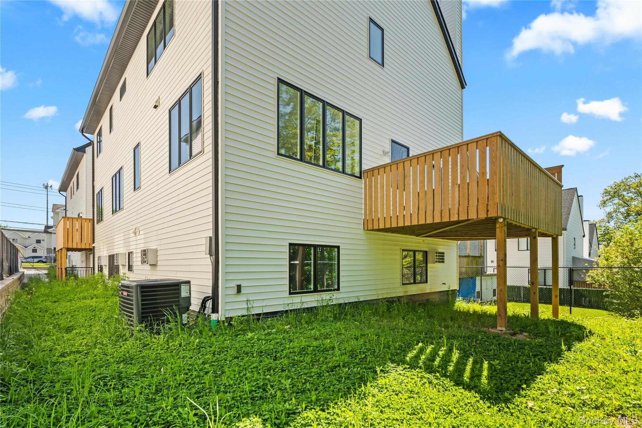 37 Ewing Avenue Unit: 202 thumbnail 5