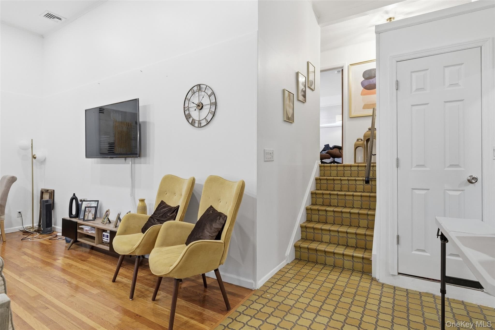 921 Edwards Boulevard thumbnail 5