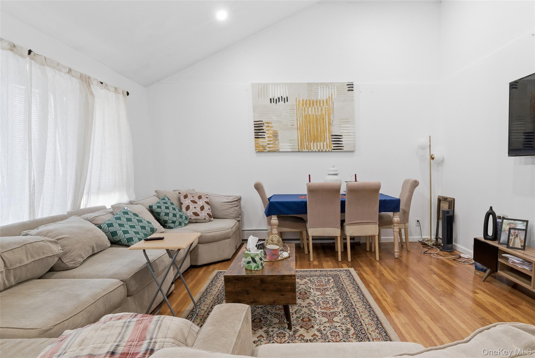 921 Edwards Boulevard thumbnail 4