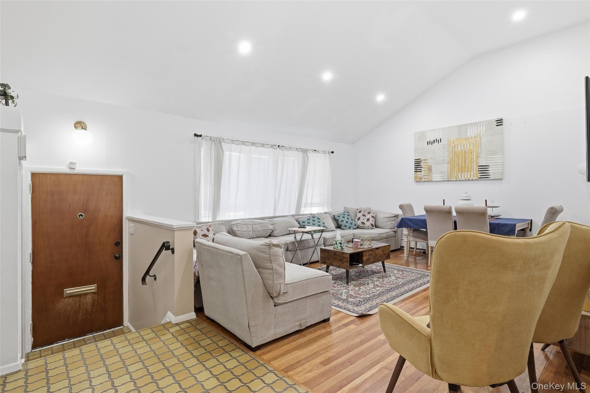 921 Edwards Boulevard thumbnail 2