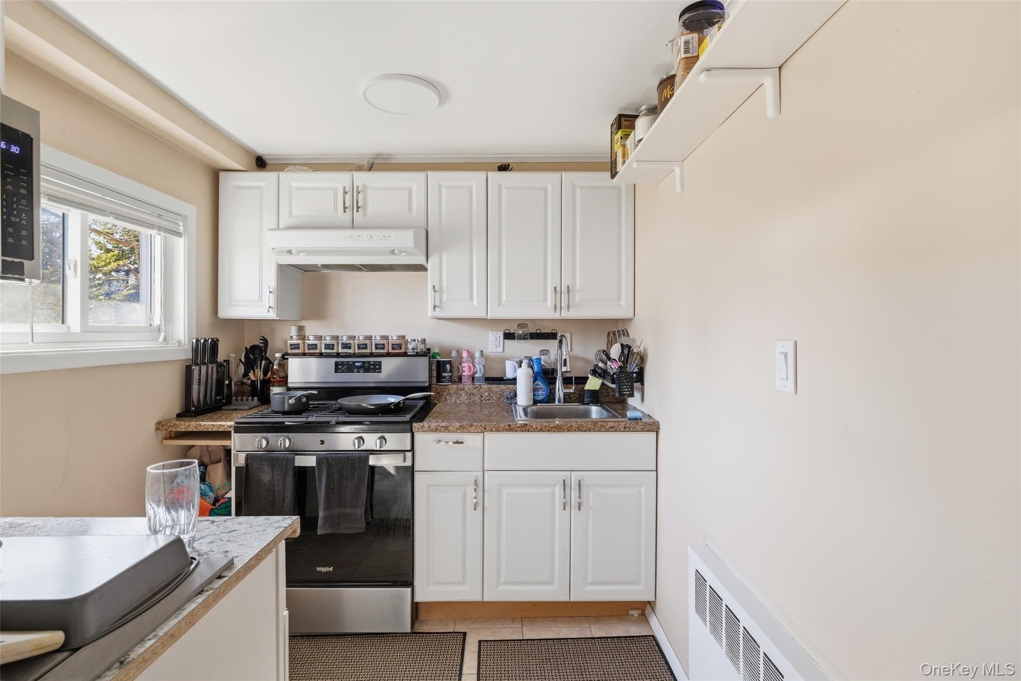921 Edwards Boulevard thumbnail 16