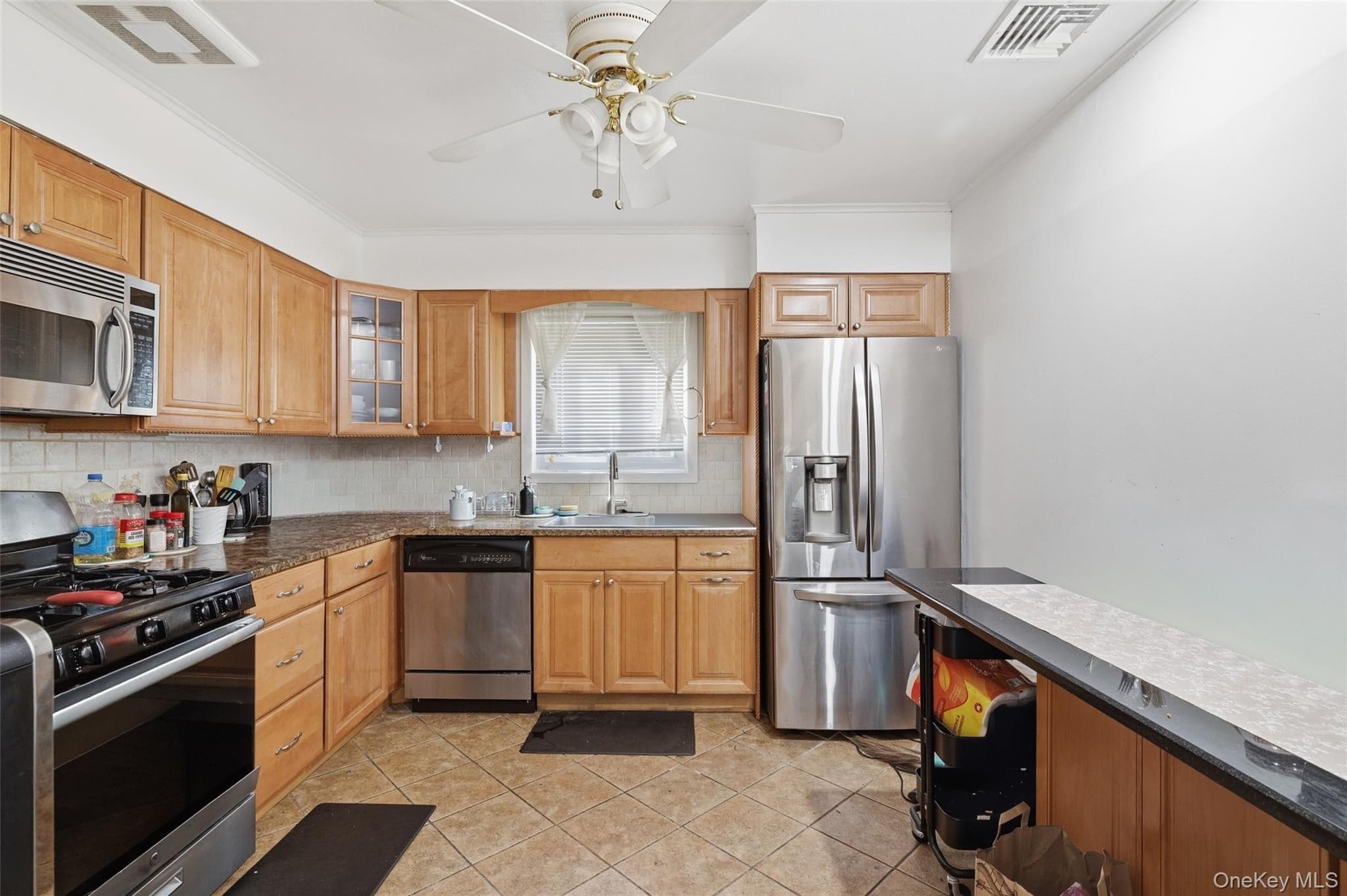 921 Edwards Boulevard thumbnail 8