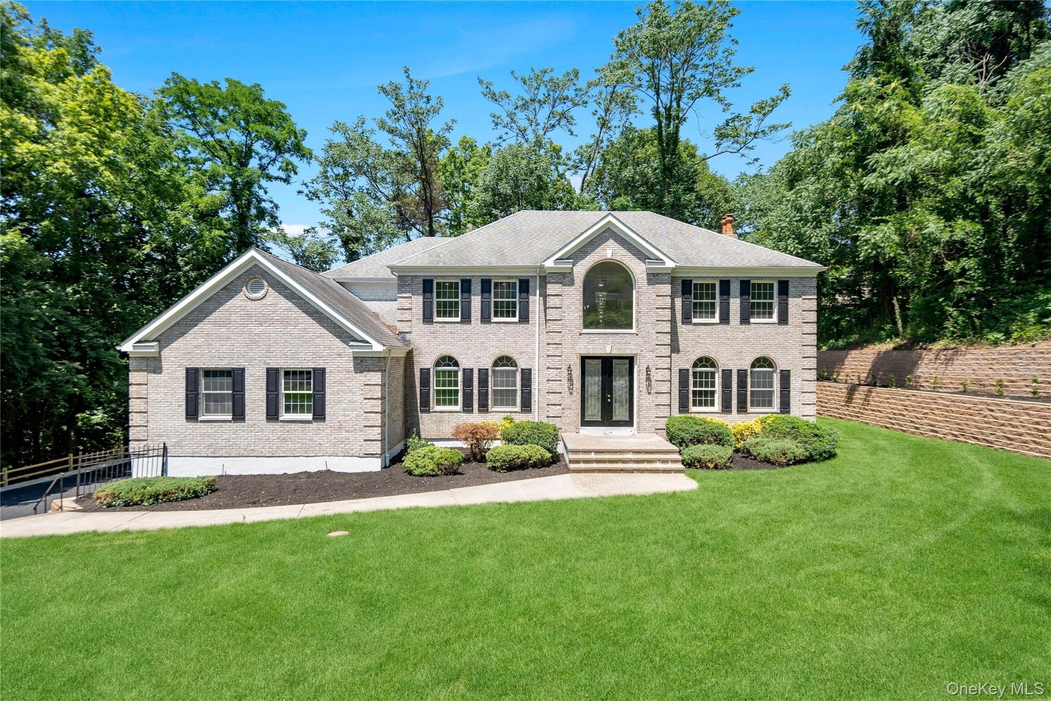 41 Cove Road, Huntington