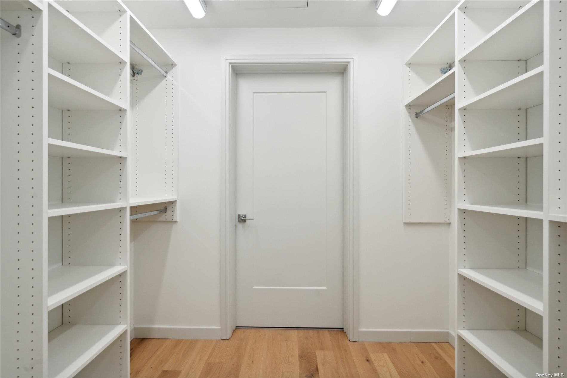 218 Middle Neck Road Unit: 107 thumbnail 9
