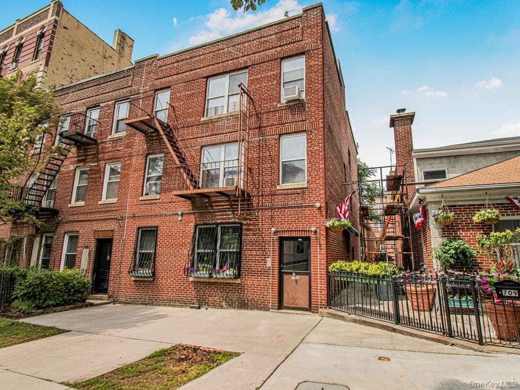 707 E 189th Street thumbnail 22