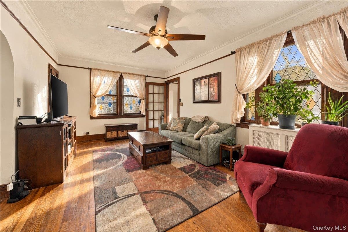 196 Hillside Avenue thumbnail 2