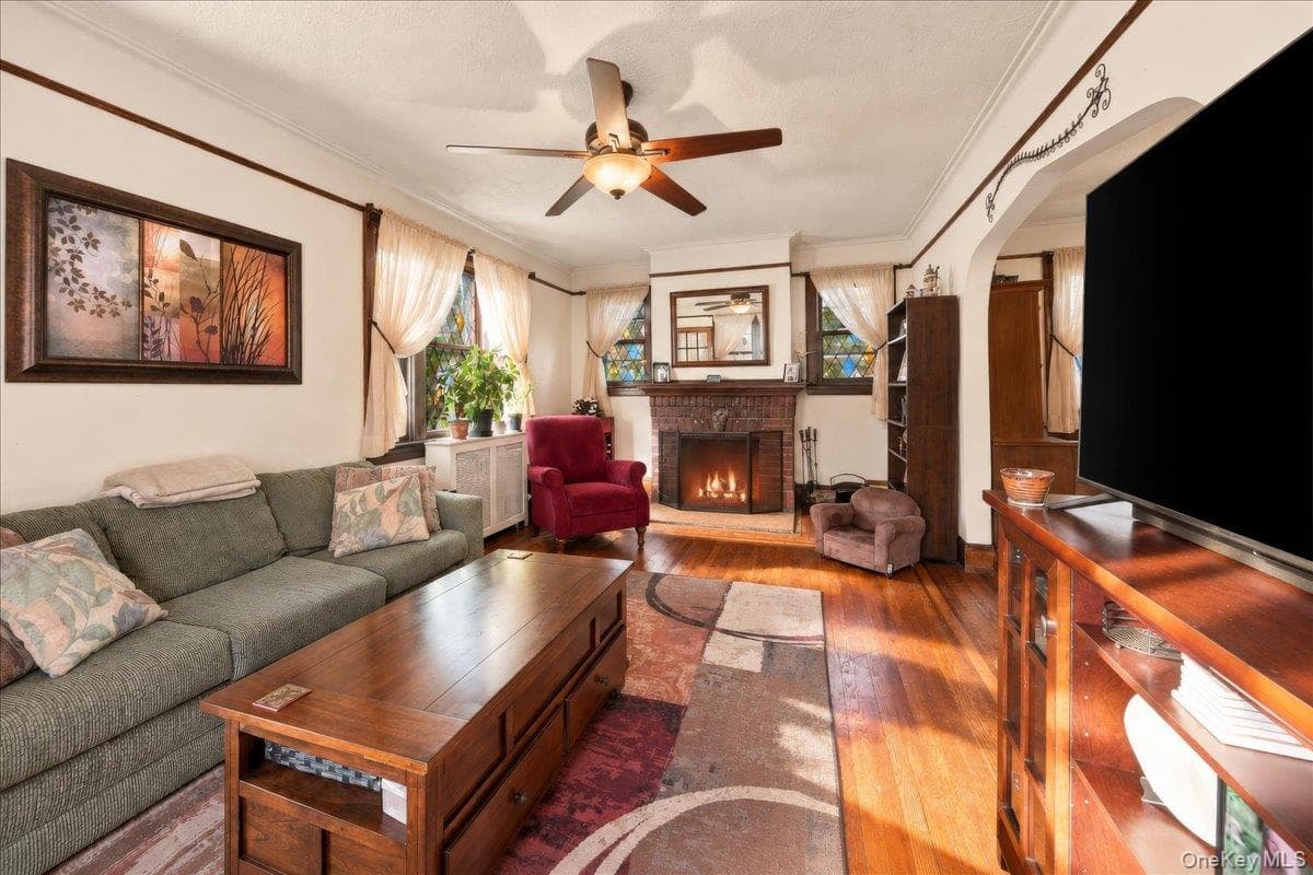 196 Hillside Avenue thumbnail 4