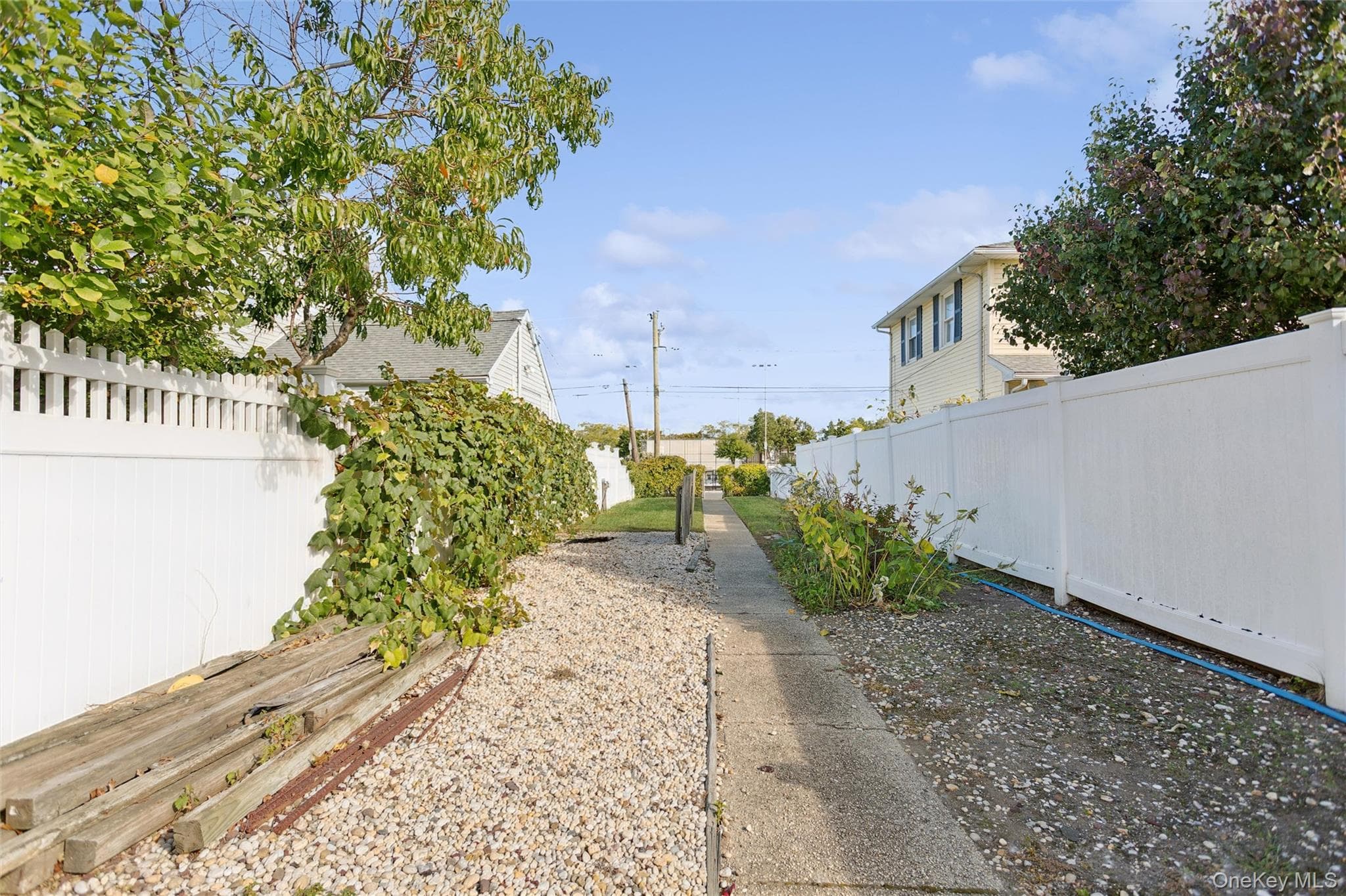 227 Sunset Avenue thumbnail 25