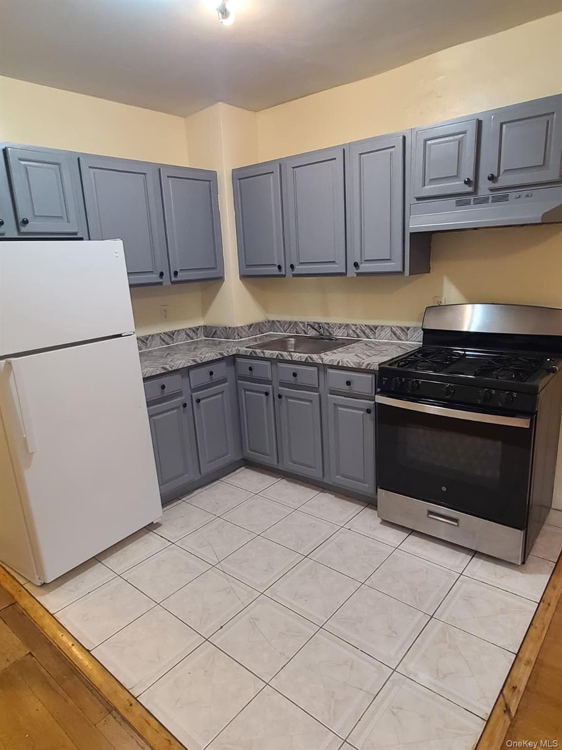404 E 21st Street thumbnail 11