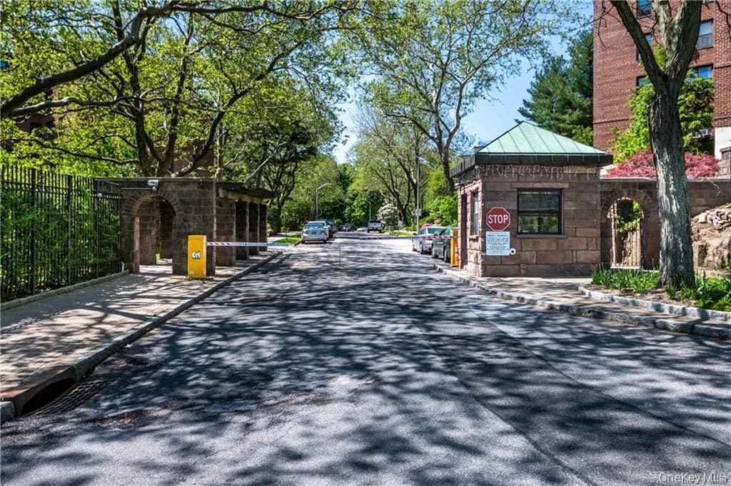 171 Pearsall Drive Unit: 6E/6F thumbnail 2