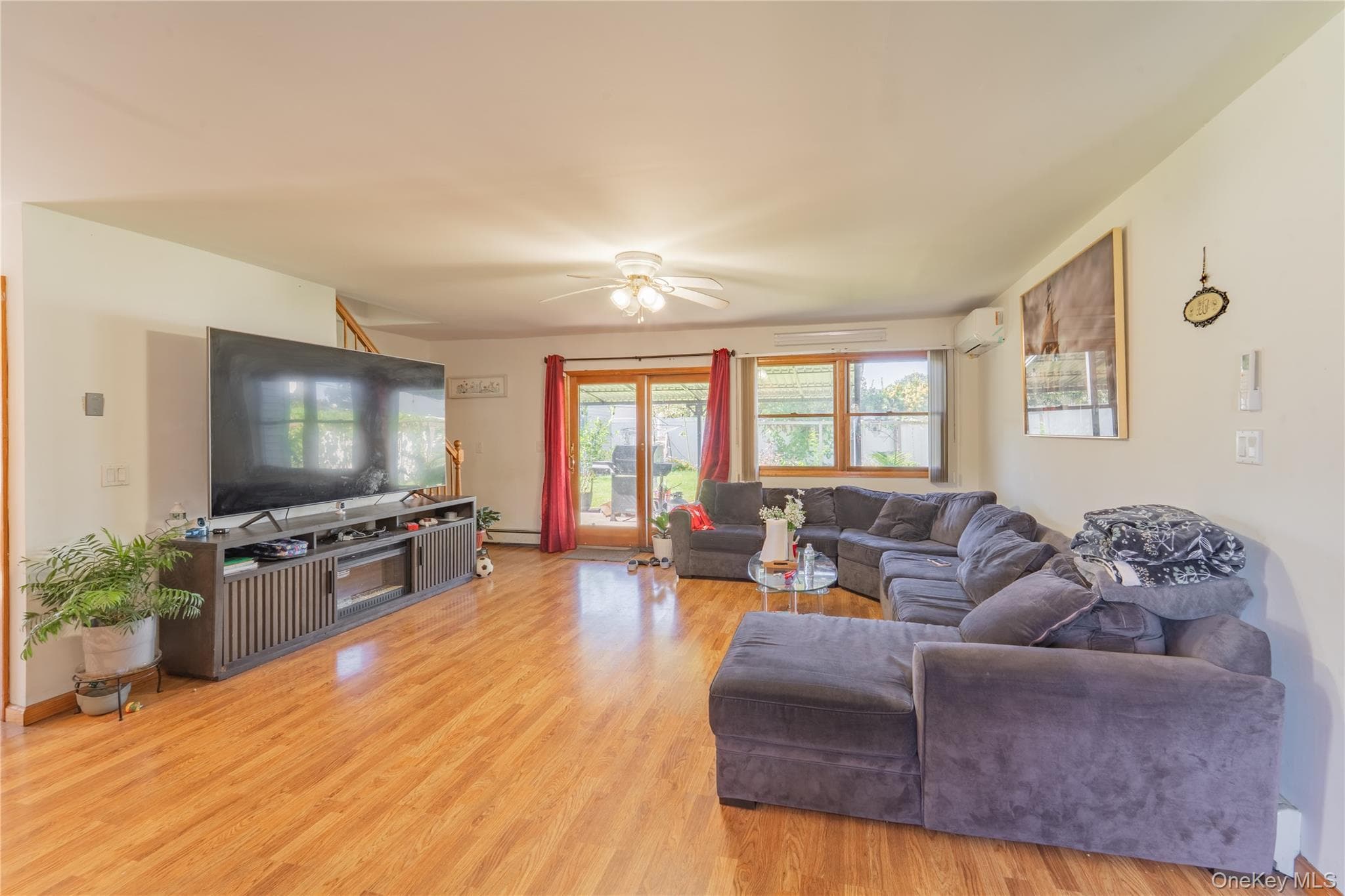 220 Jerusalem Avenue thumbnail 5
