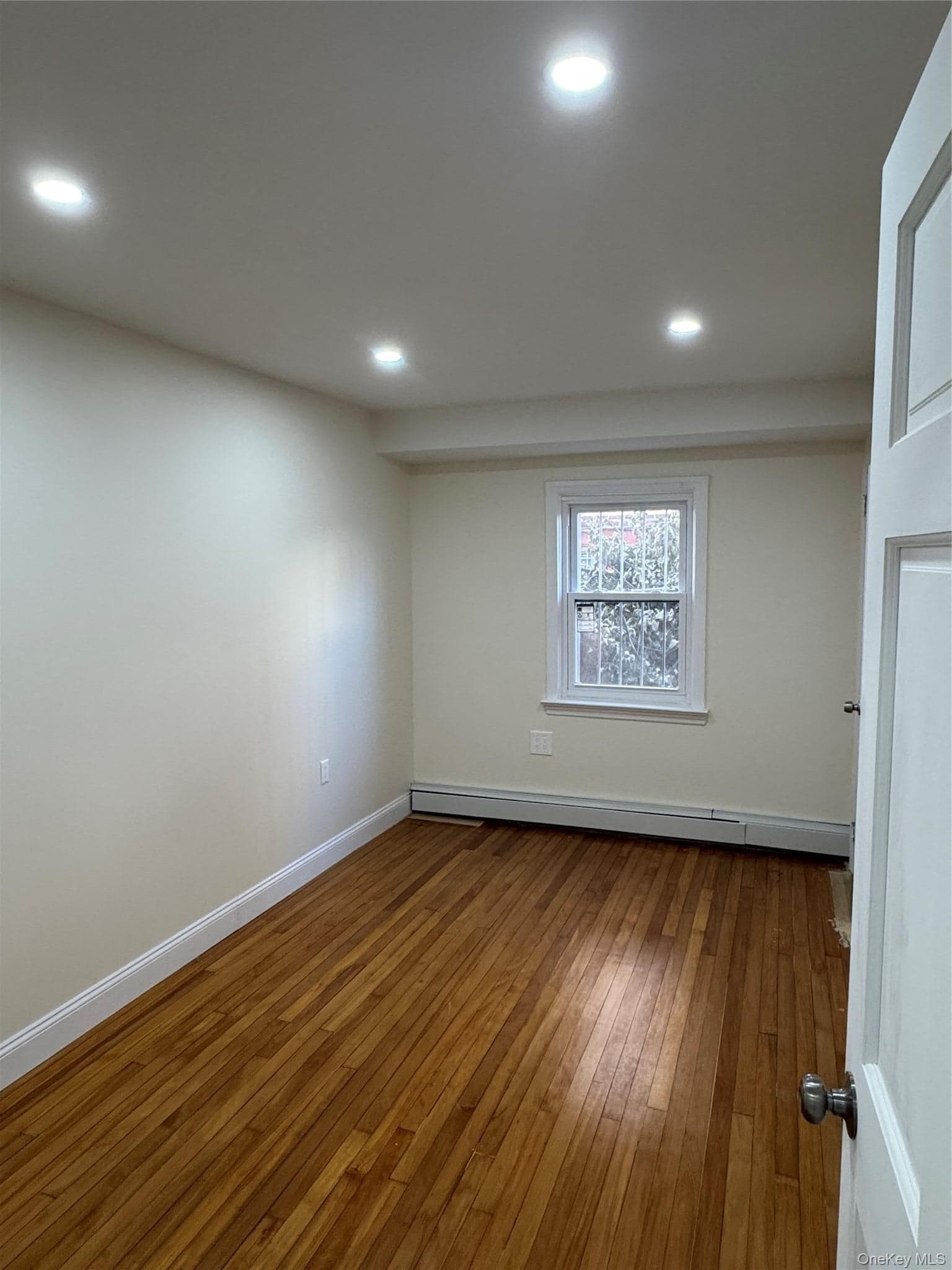 1054 Lydig Avenue thumbnail 11