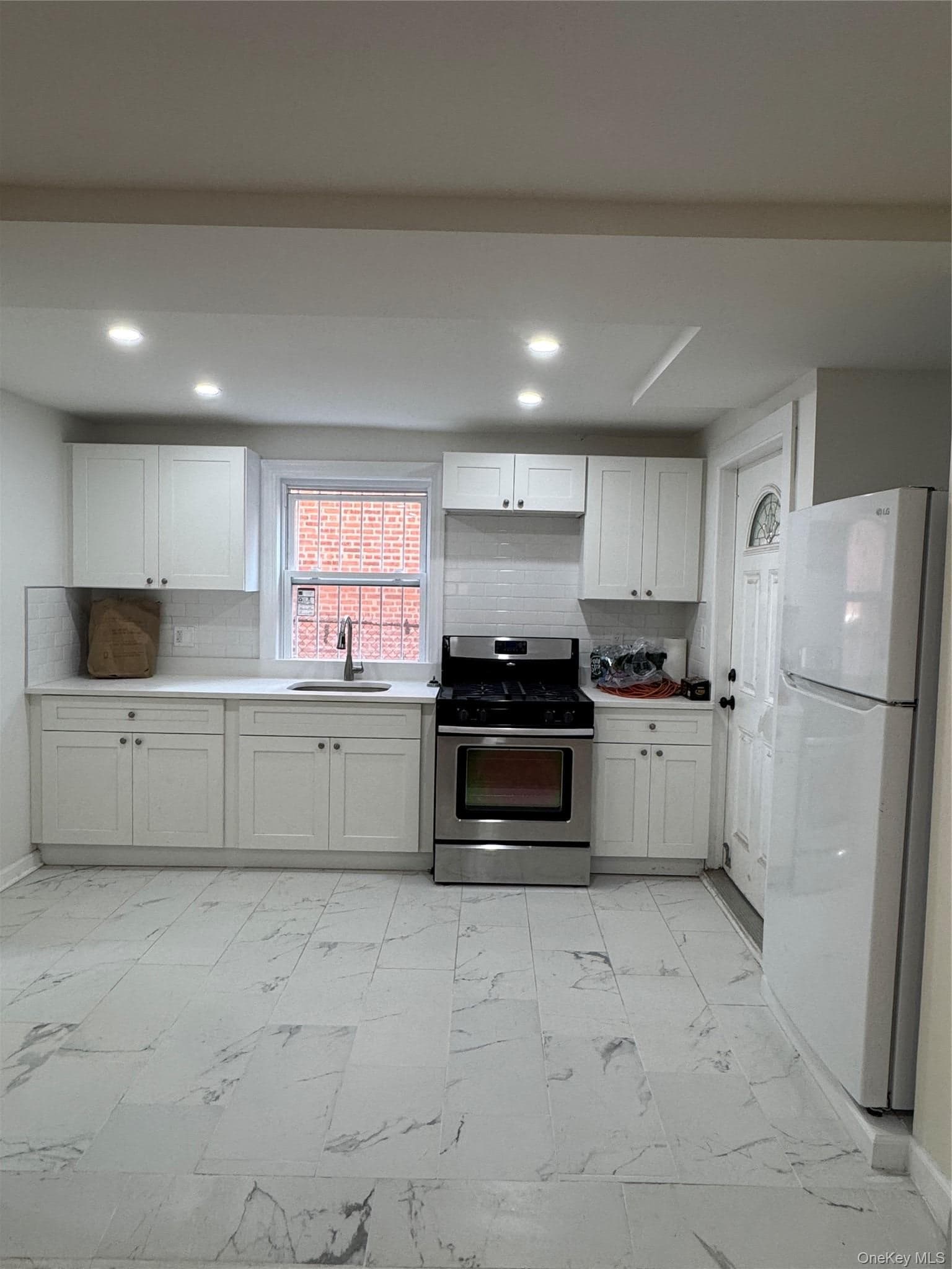 1054 Lydig Avenue thumbnail 3