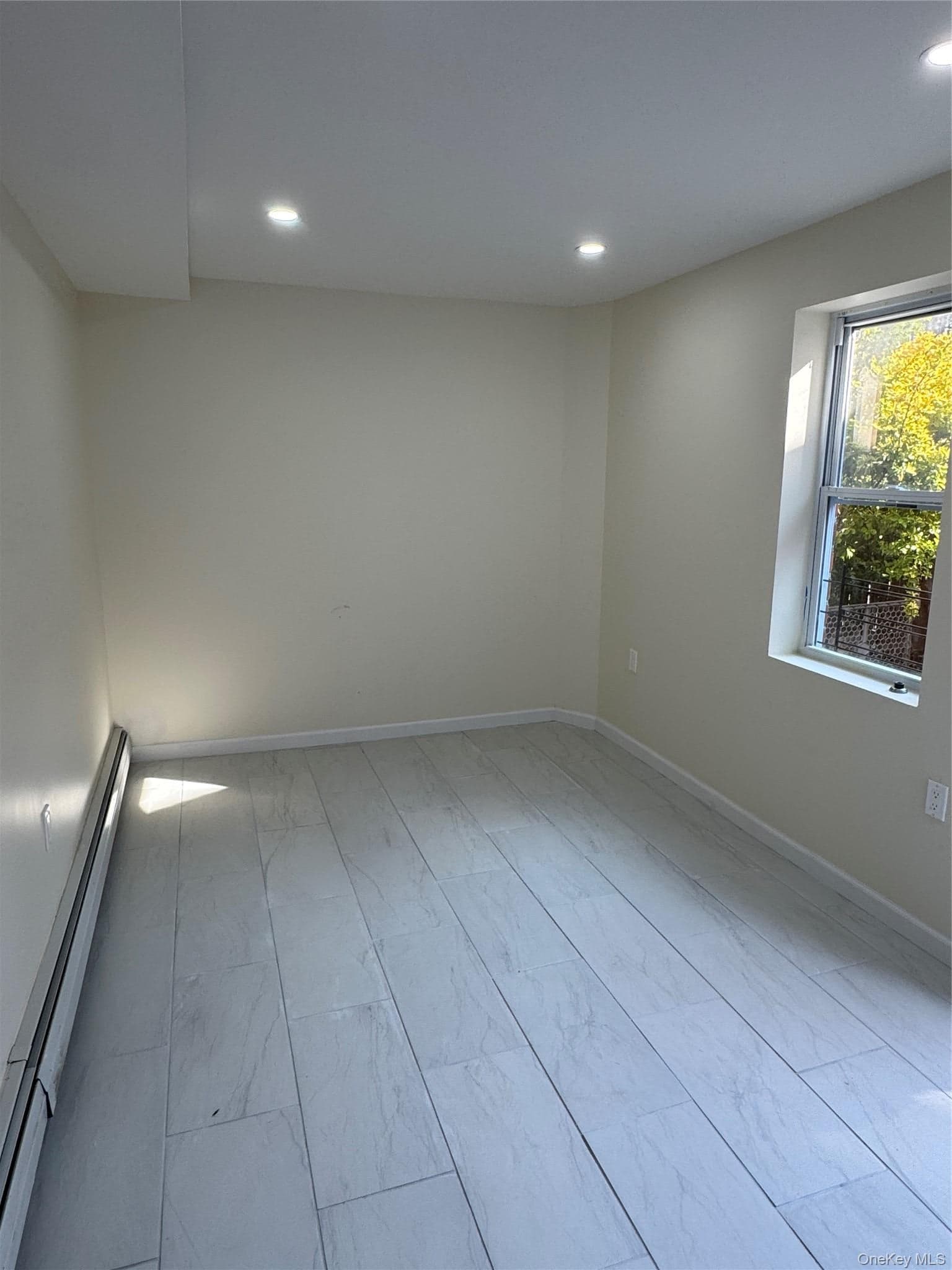 1054 Lydig Avenue photo 1