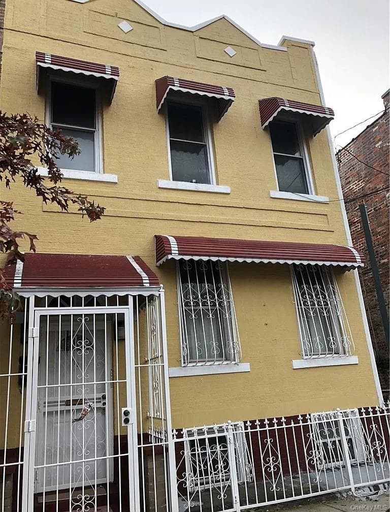 736 E 221st Street photo 1