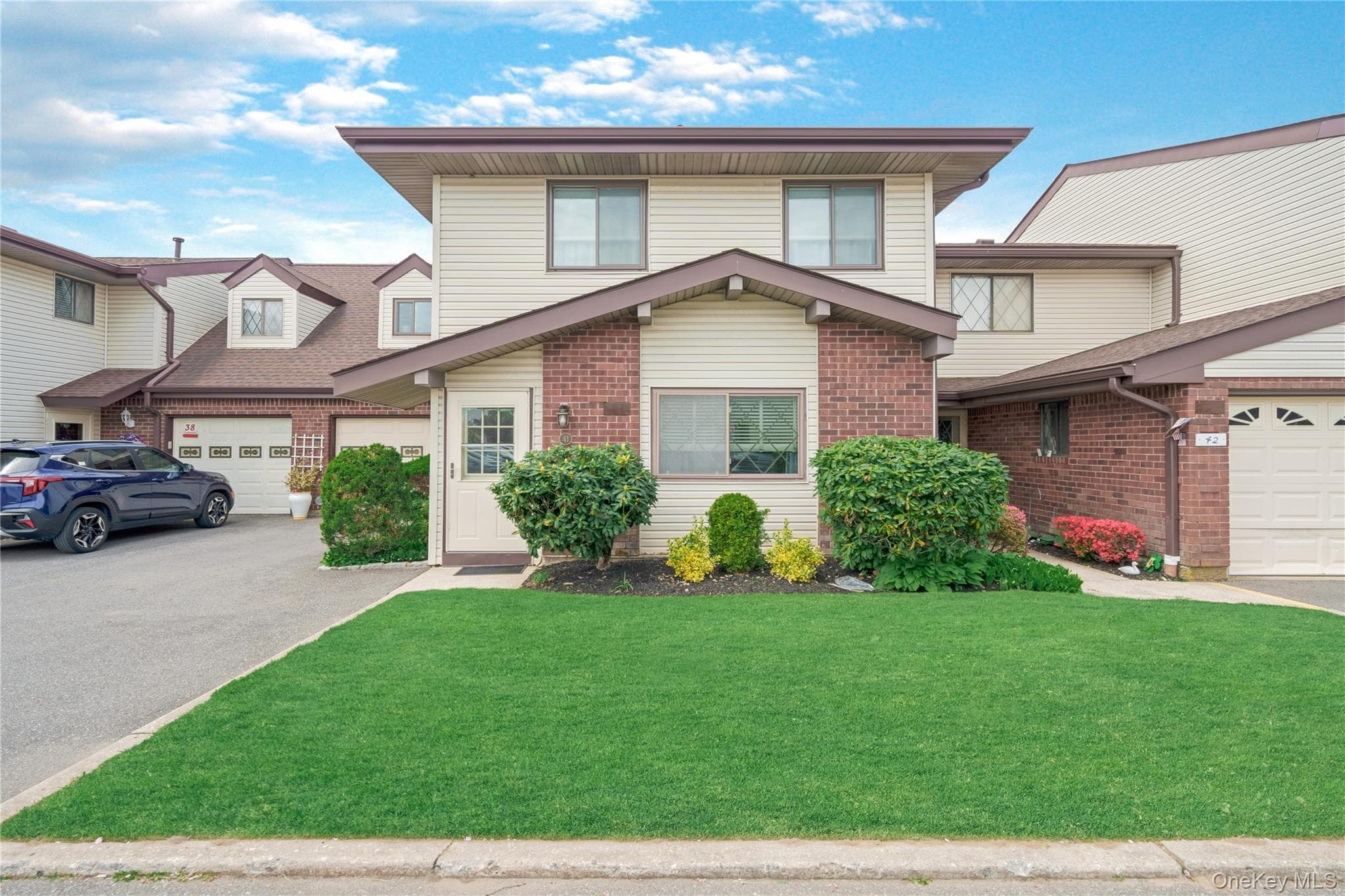 41 Cambridge Drive, Copiague