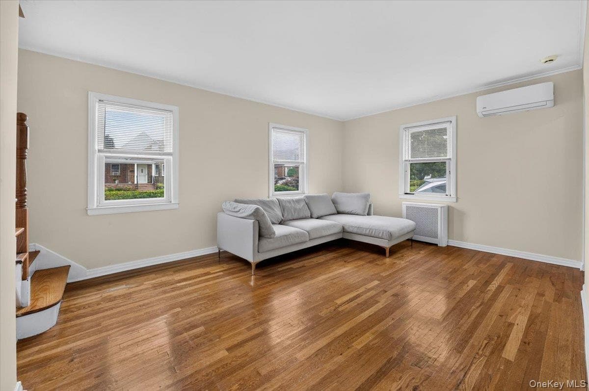 14 Ivy Place, Valley Stream