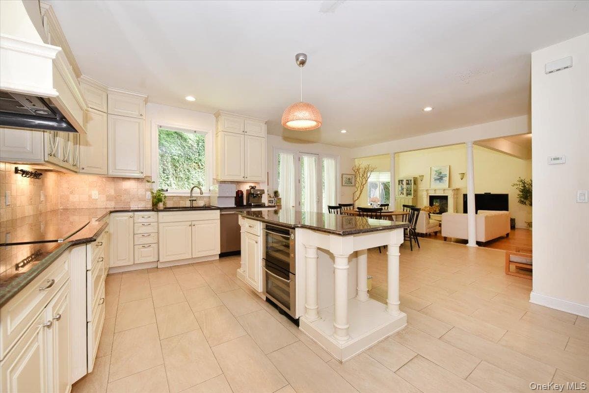 245 Harbor Hill Road thumbnail 12