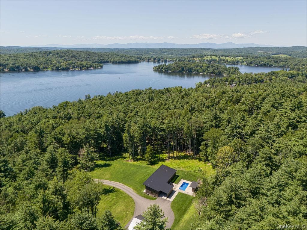 501 Birch Street, Craryville