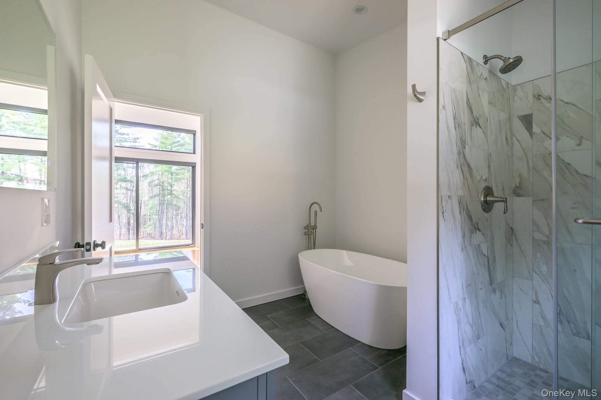 501 Birch Street thumbnail 16