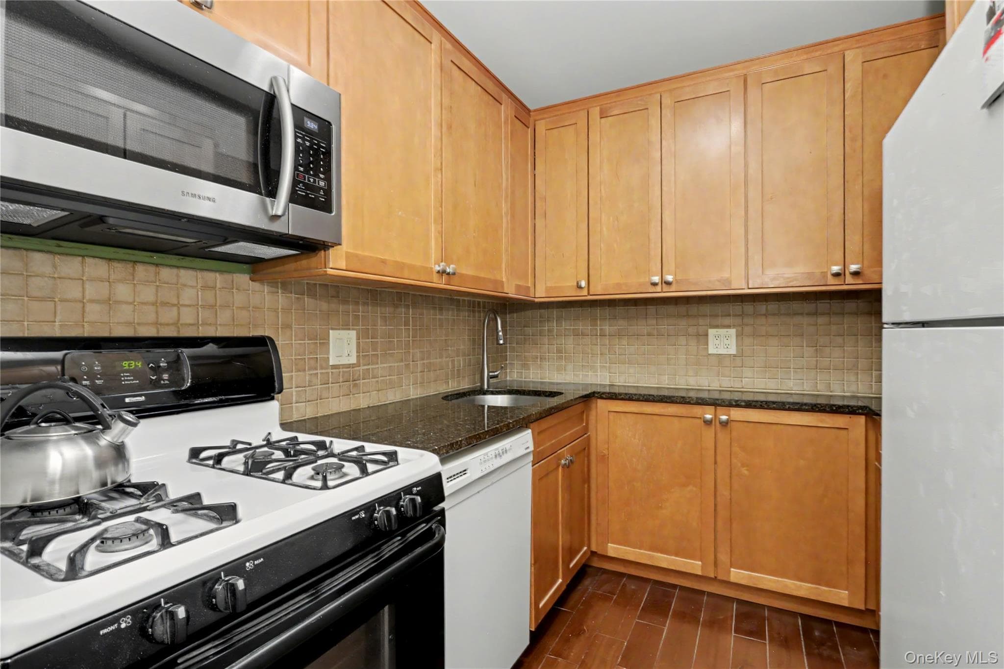 60 Barker ST Unit: 323 thumbnail 9