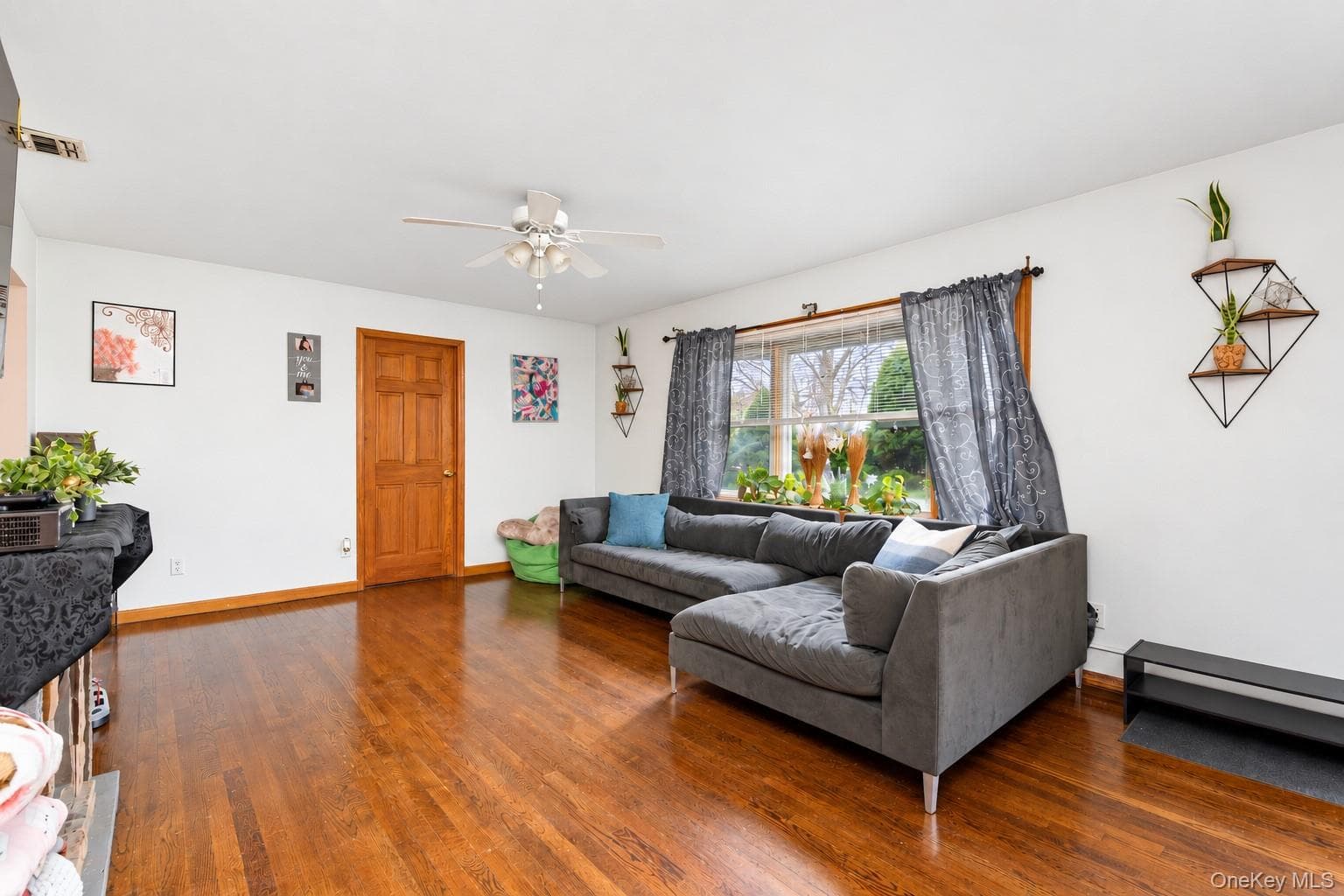 270 Old Commack Road thumbnail 4