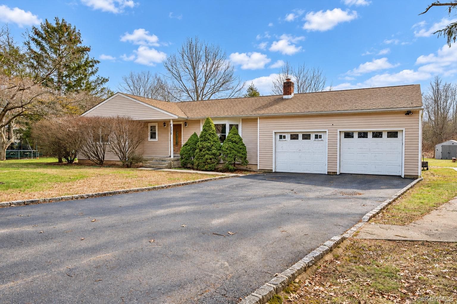 270 Old Commack Road photo 1