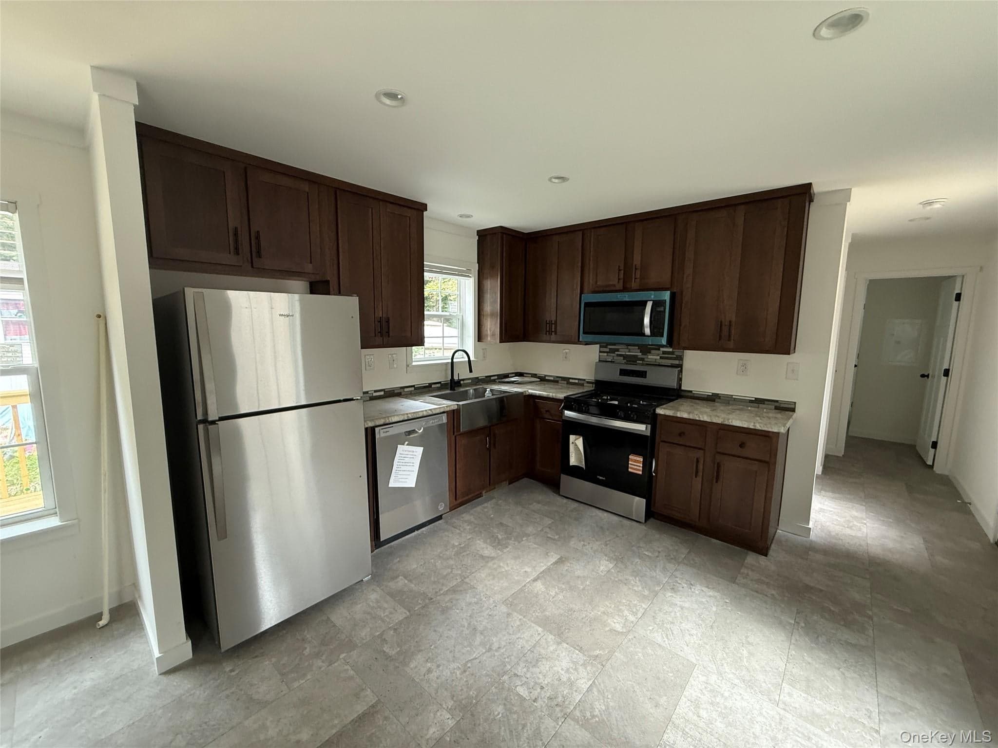 114 Forest Park (aka Hubert St) thumbnail 2