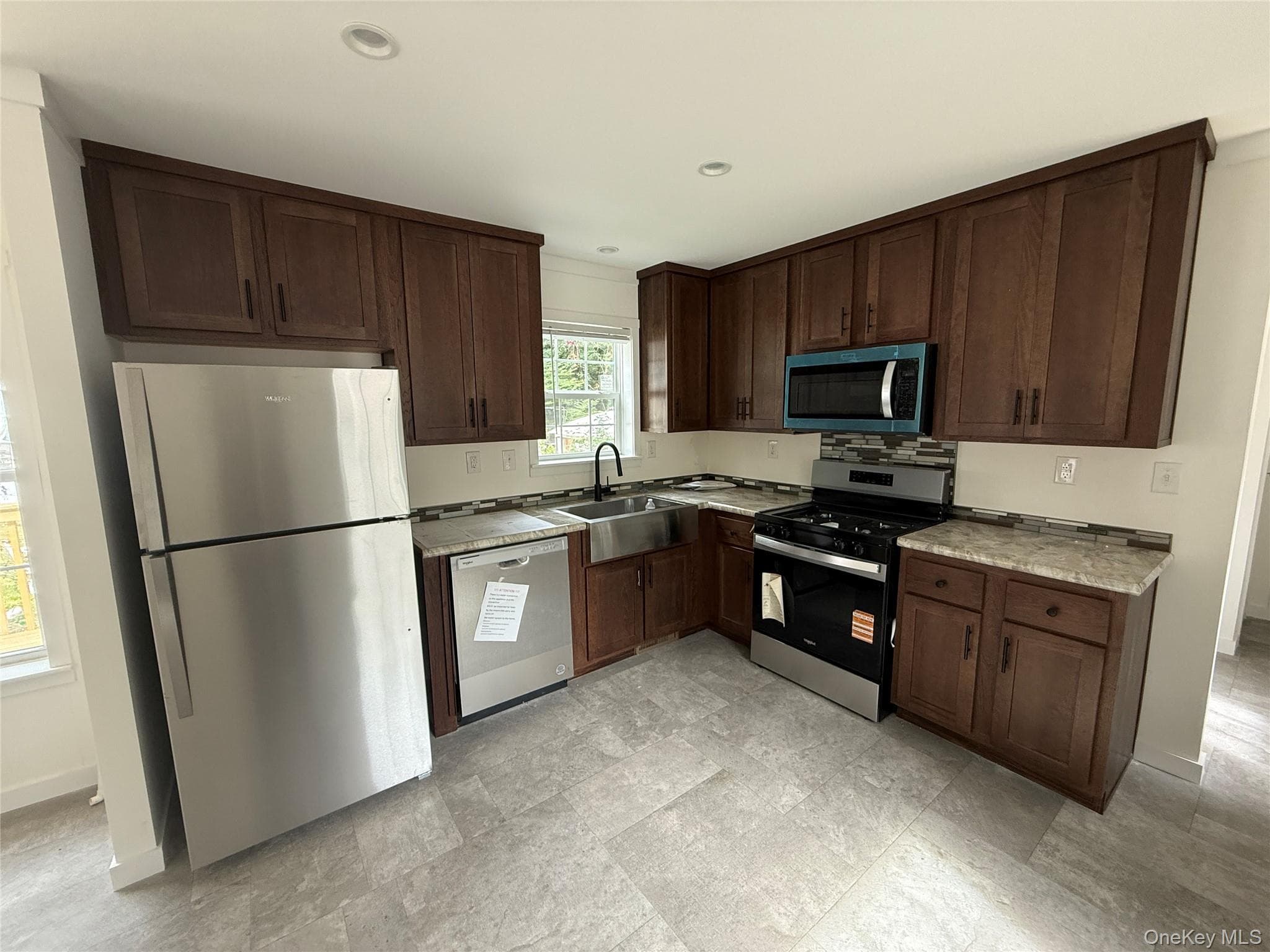 114 Forest Park (aka Hubert St) thumbnail 3