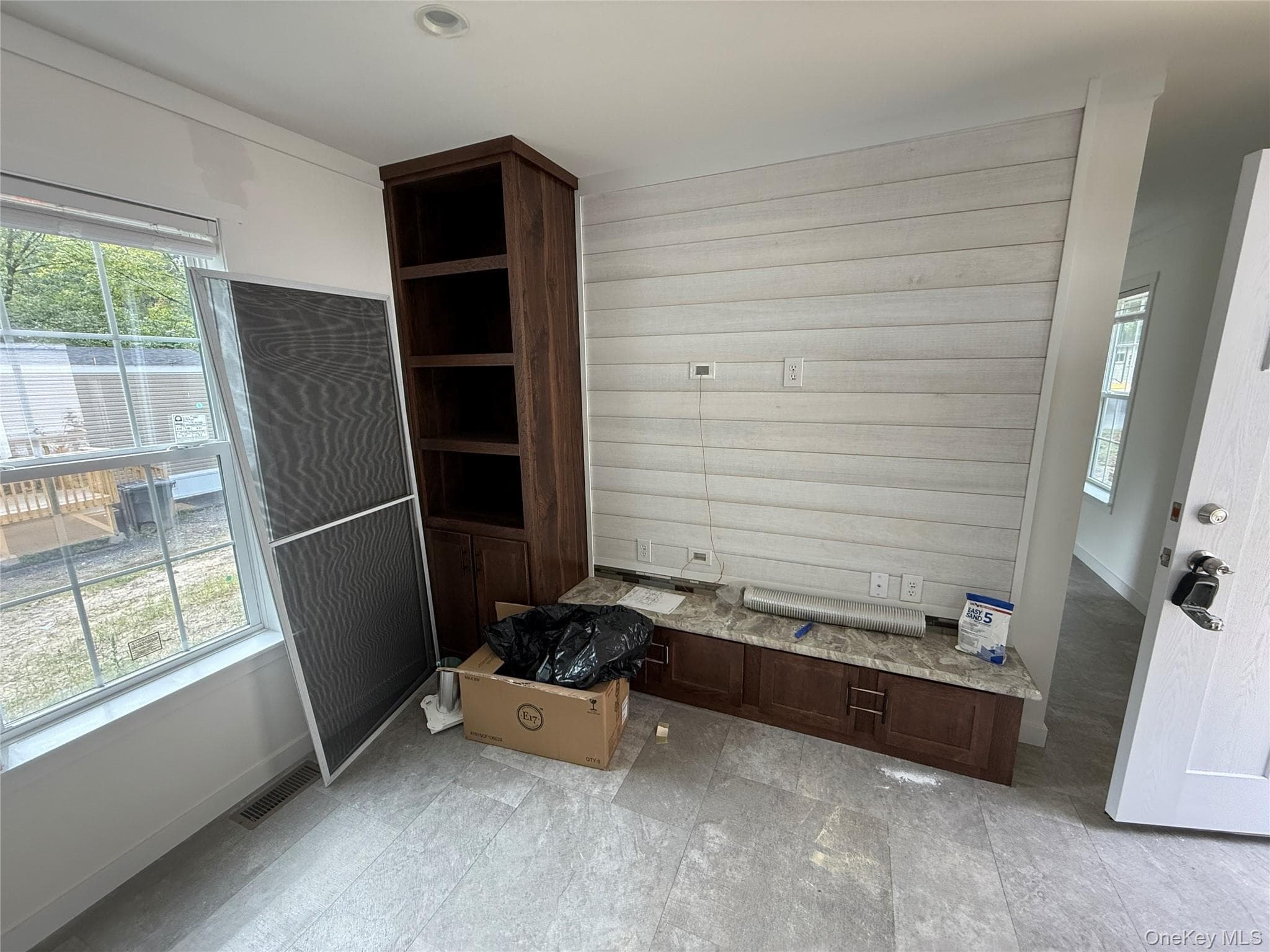 114 Forest Park (aka Hubert St) thumbnail 6