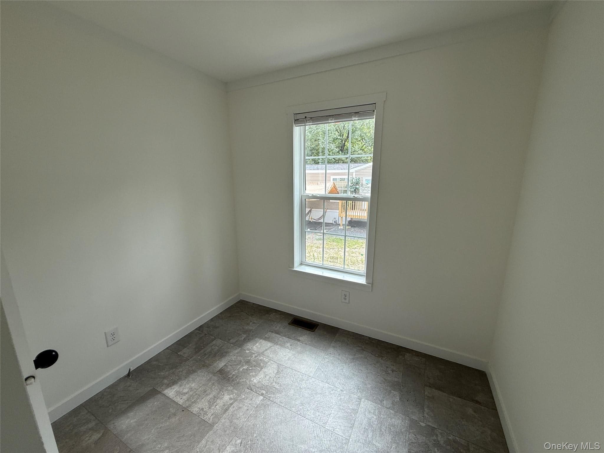 114 Forest Park (aka Hubert St) thumbnail 8