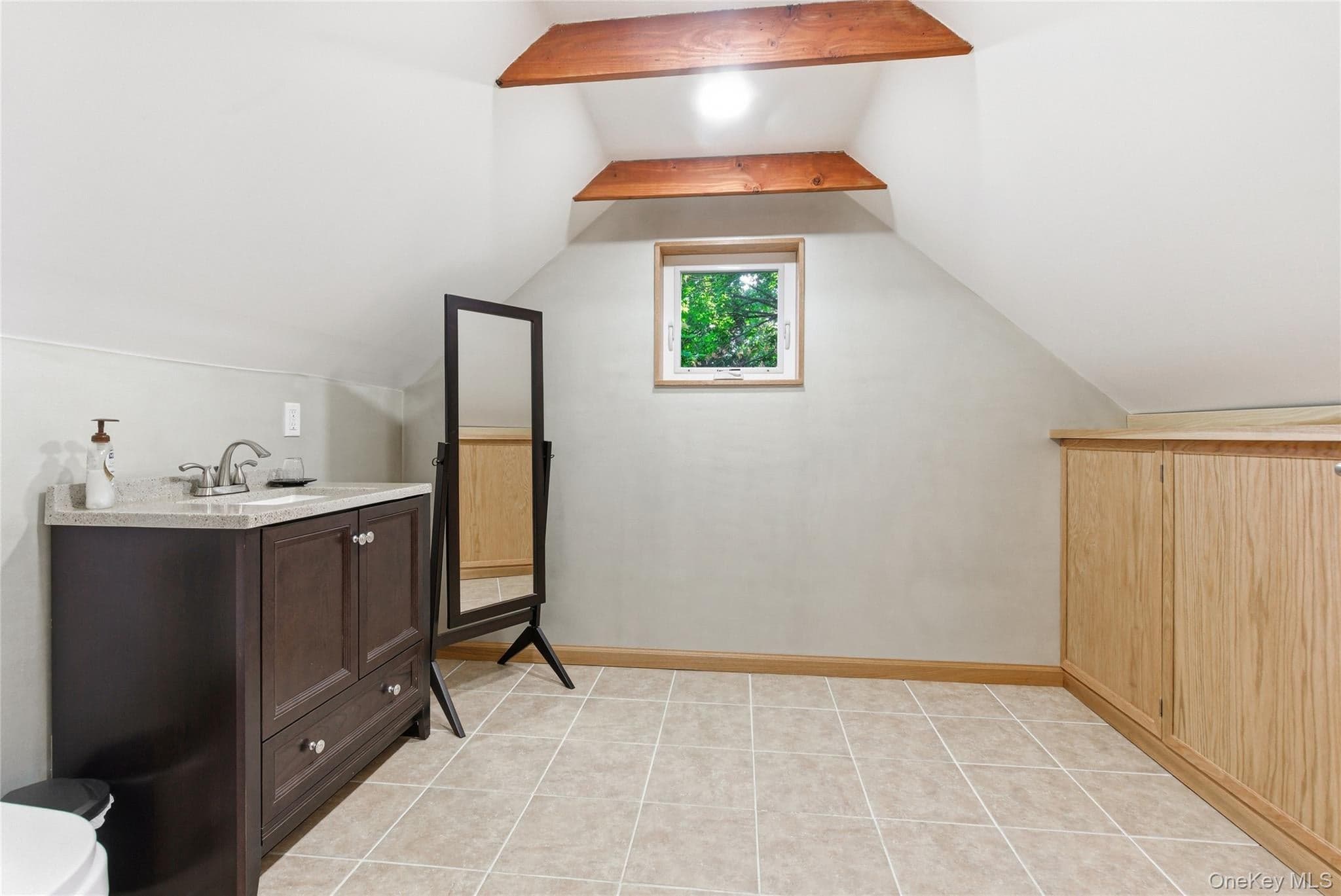 216 Catherine Street thumbnail 9