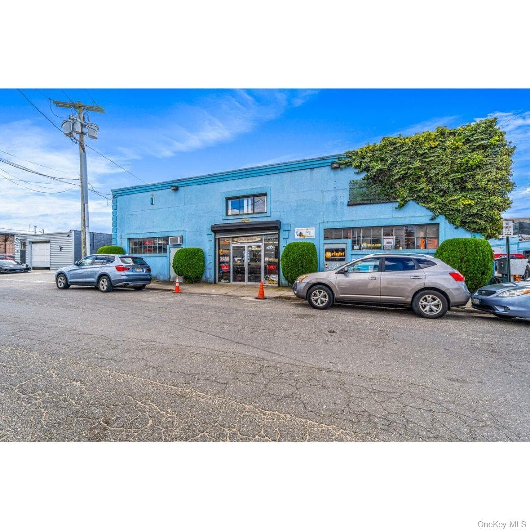 75 Windsor Avenue, Mineola