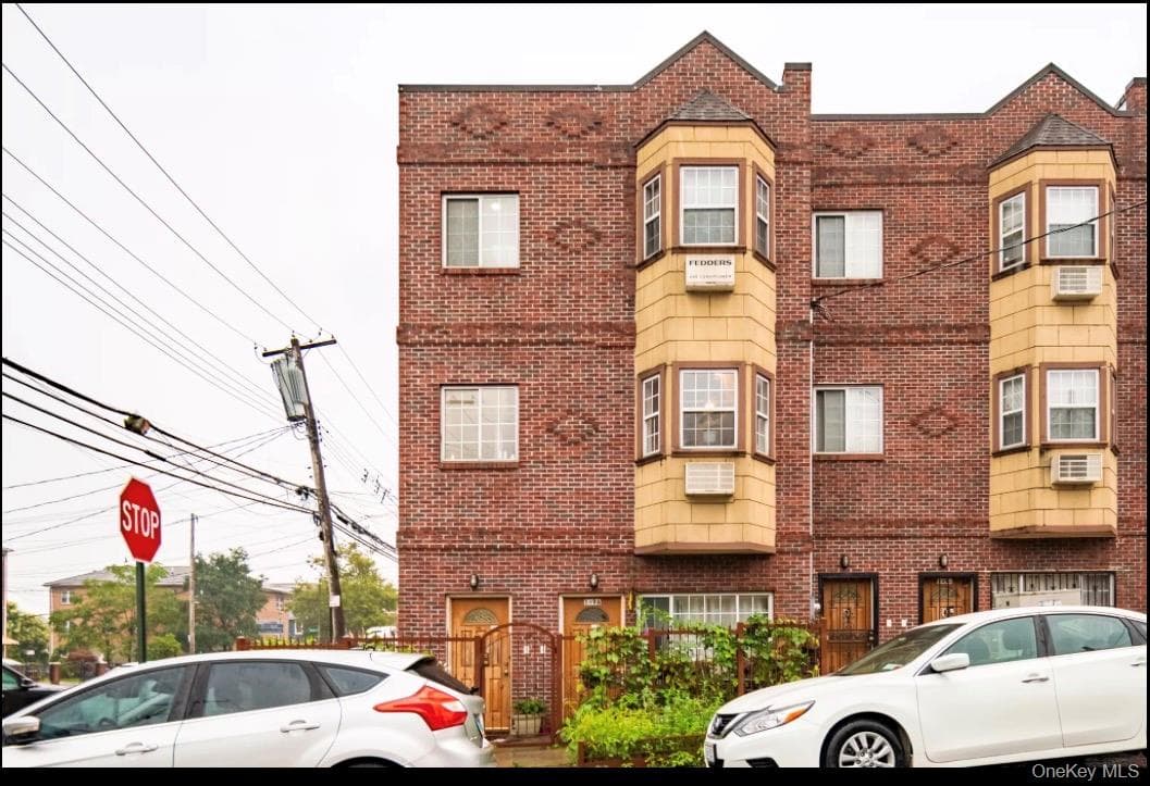 1496 Hicks Street thumbnail 3