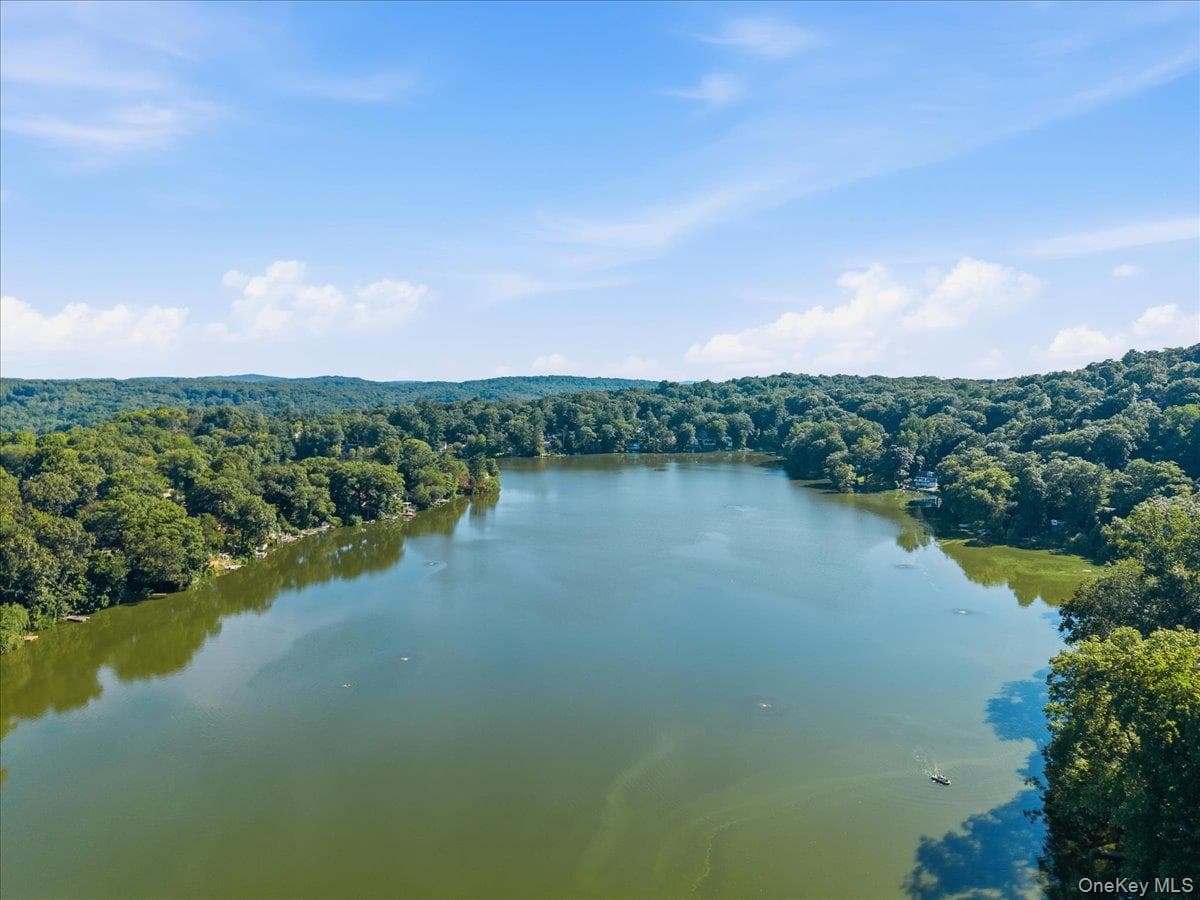 65 Lake Drive thumbnail 36