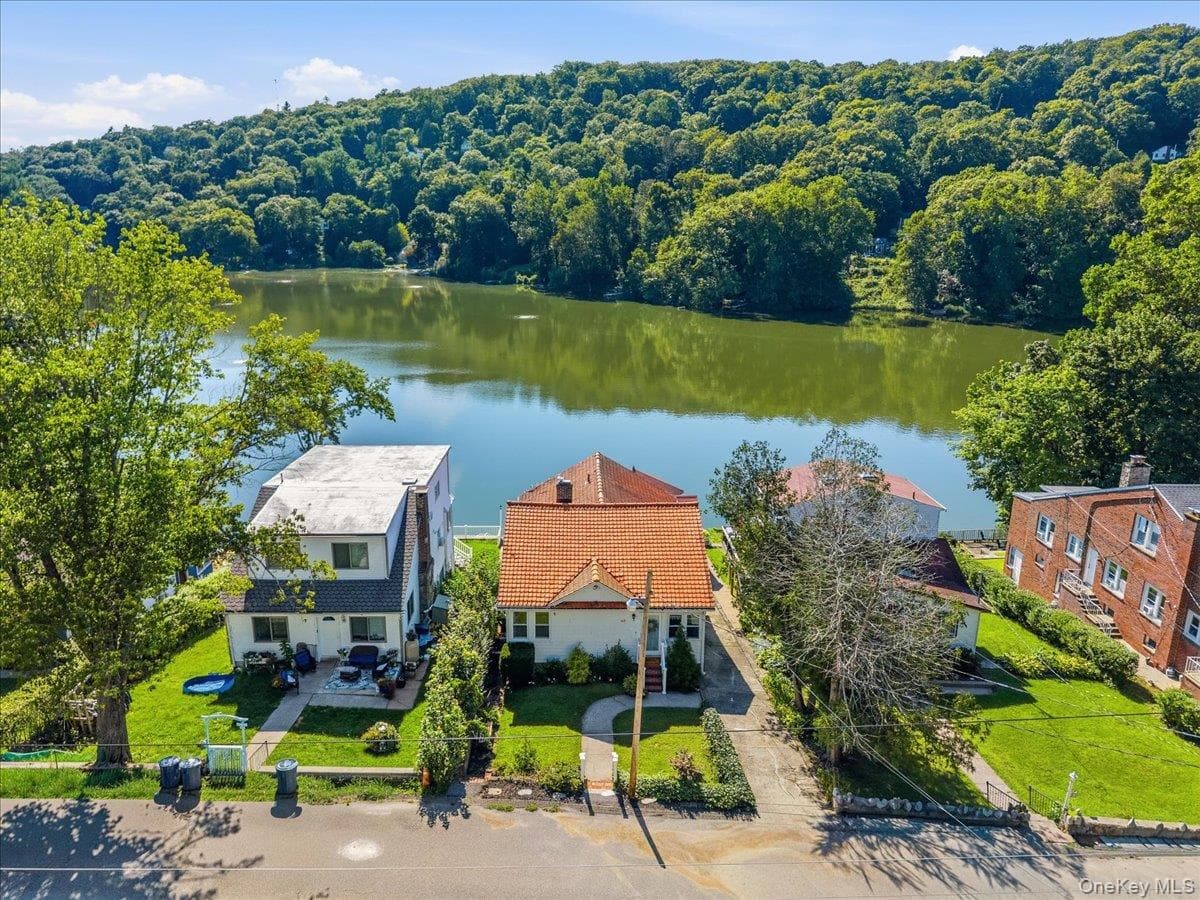 65 Lake Drive thumbnail 2