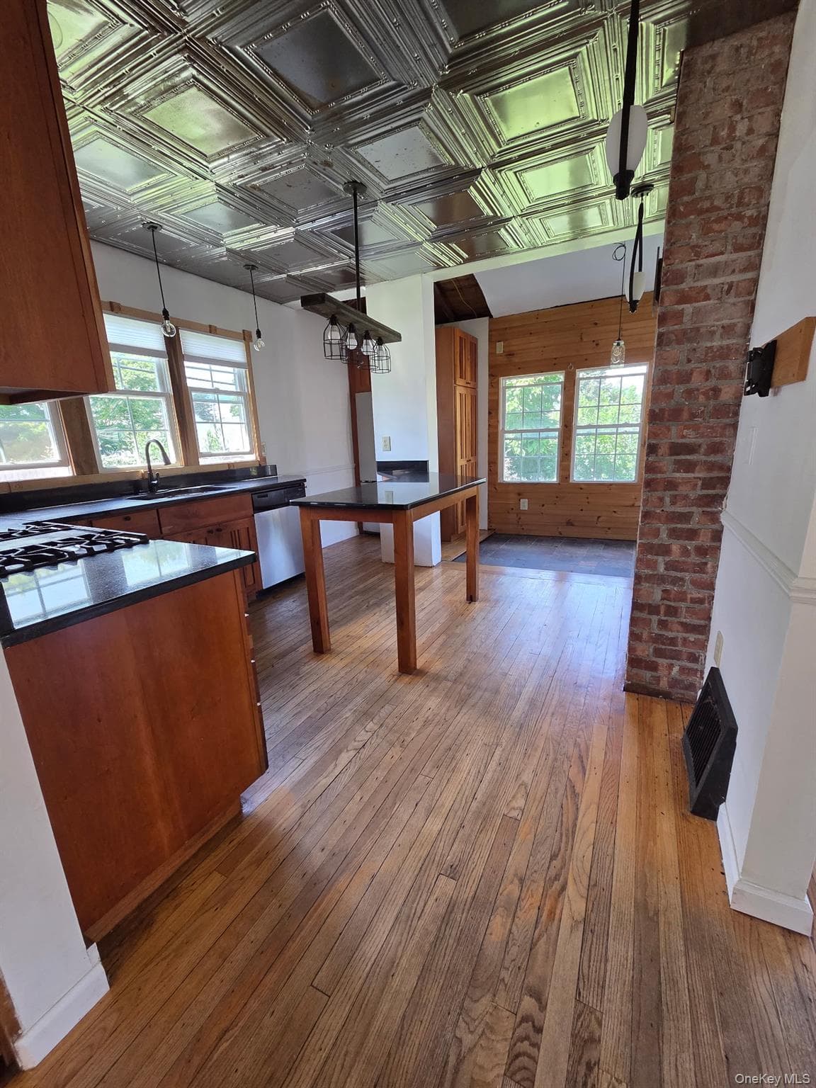 295 Lucas Avenue thumbnail 12