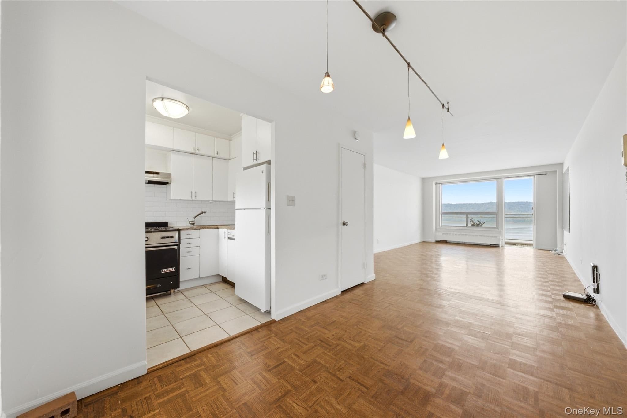 2575 Palisade Avenue Unit: 11J thumbnail 3