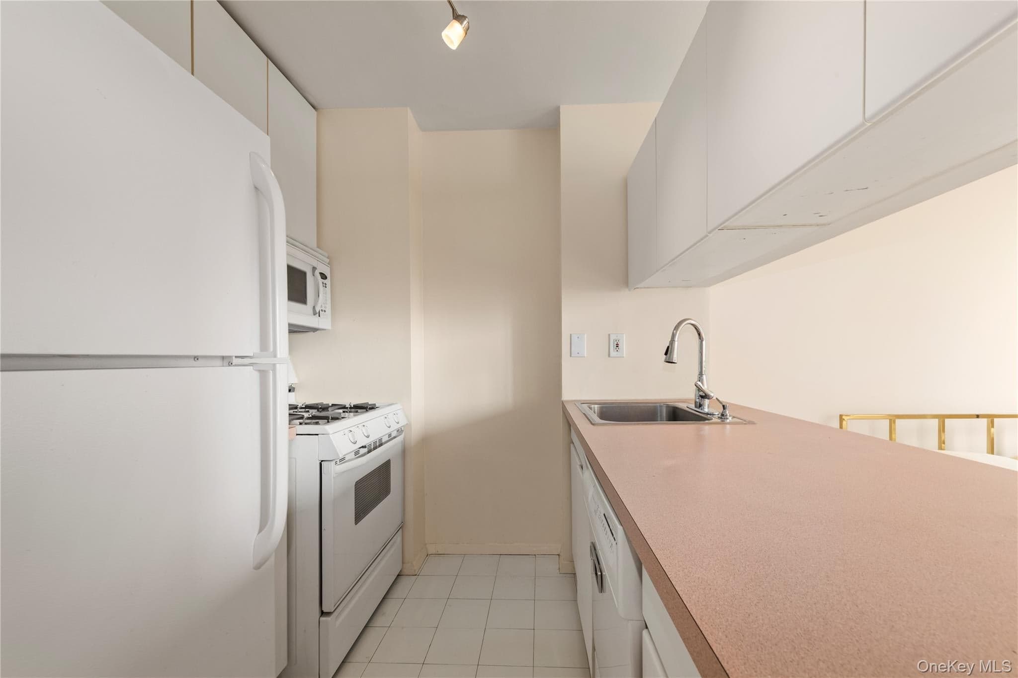 1 Irving Place Unit: U17H thumbnail 3